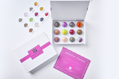 Dárkový poukazy v dárkové krabičce s 12 pralinkami Dárkový poukazy v dárkové krabičce s 12 pralinkami